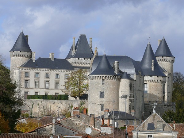 Файл:Chateau de Verteuil.jpg