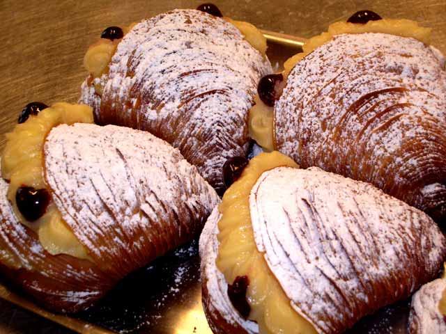 Файл:Sfogliatella Santarosa.jpg