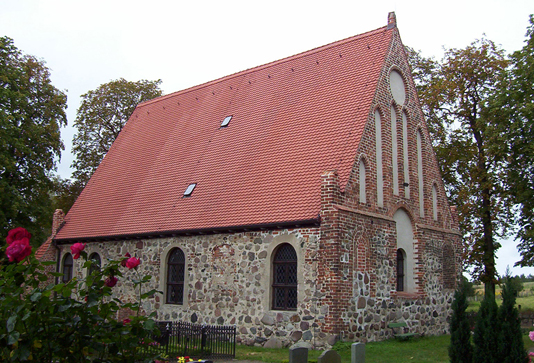 Файл:Kirche Garz (Usedom) von SO.jpg