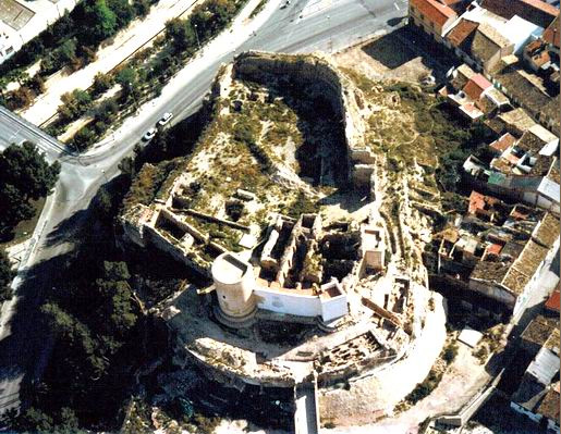Файл:CastilloElda aerea.jpg