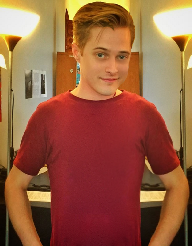 Файл:Lucas Grabeel 2016.png