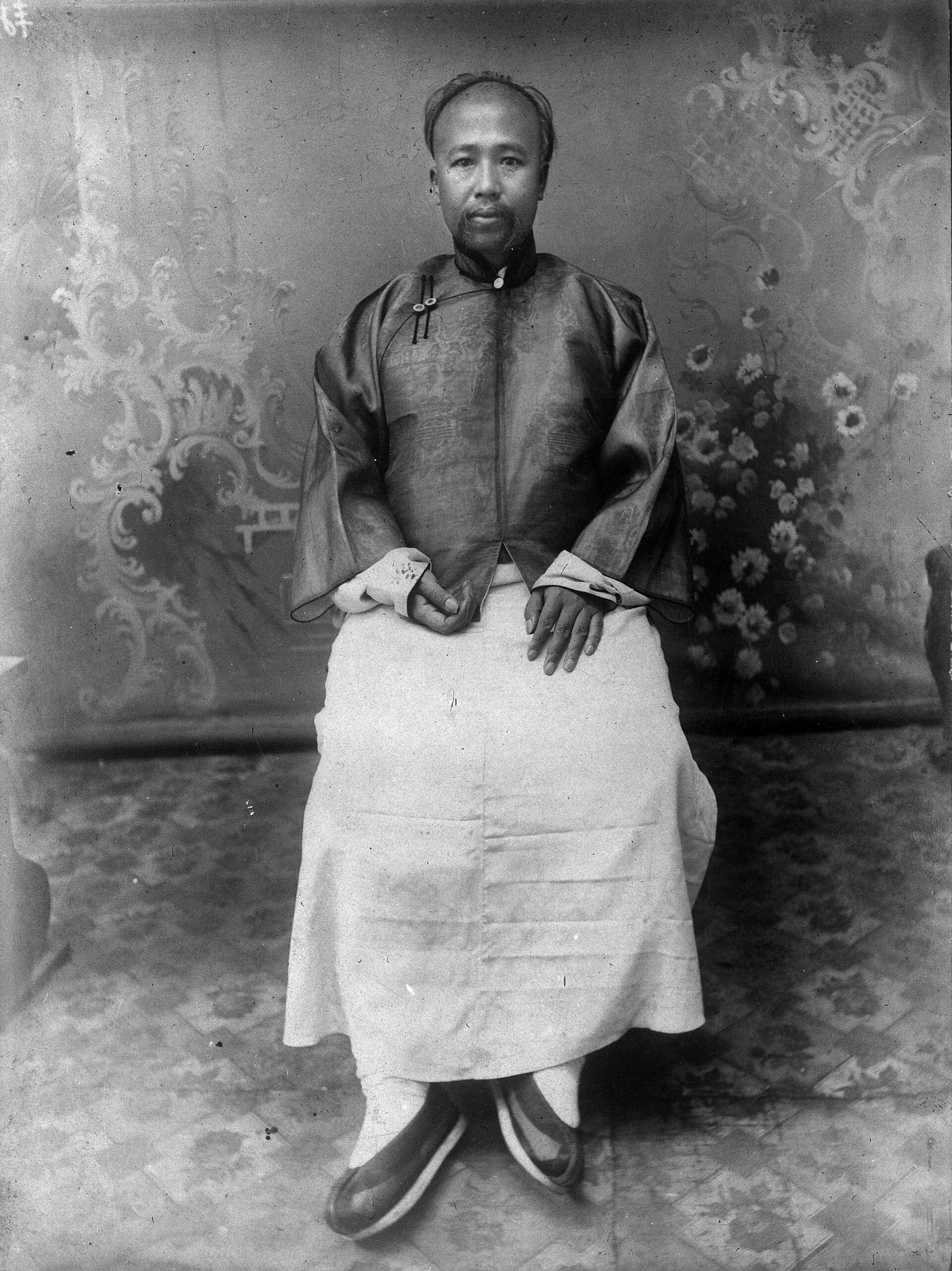 Файл:Kang Youwei circa 1920.jpg