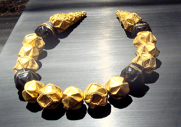 Файл:TilliaTepeNecklace.jpg