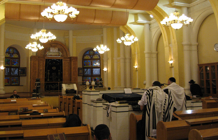 Файл:Prayers in Synagogue.jpg