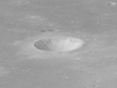 Файл:Rosse crater AS16-M-0687.jpg