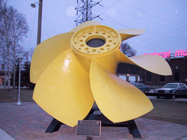 Файл:HydroelectricTurbineRunner.png