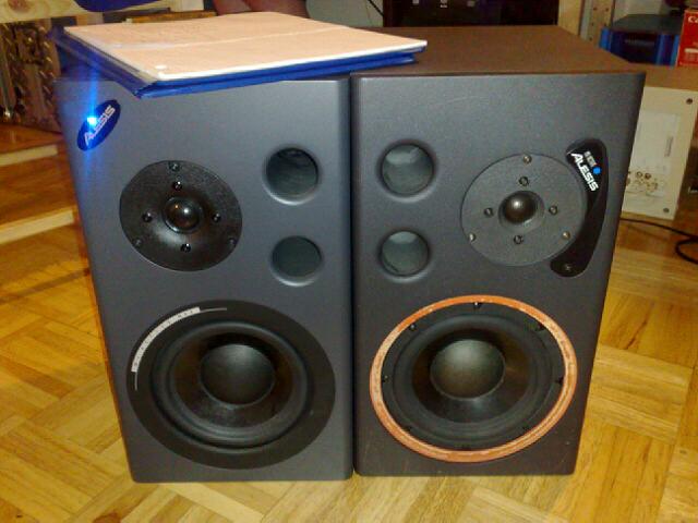 Файл:Alesis M1 & M1 Mk2.jpg