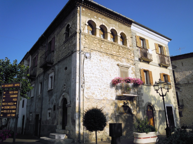 Файл:Campo di Giove - Palazzo delle Logge.jpg