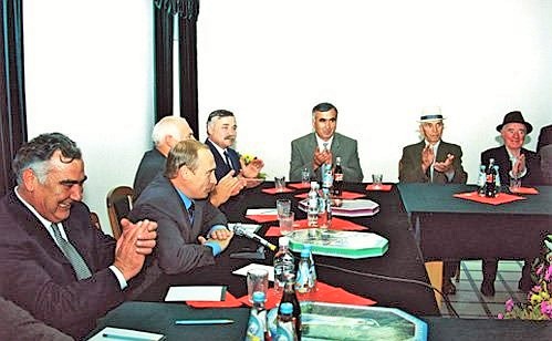 Файл:Vladimir Putin 6 September 2001-4.jpg