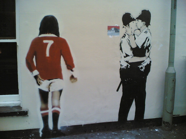 Файл:Banksy Kissing Policemen.jpg
