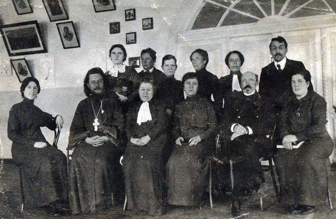 Файл:Преподовательский состав Мариинской женской гимназии Царицын.jpg