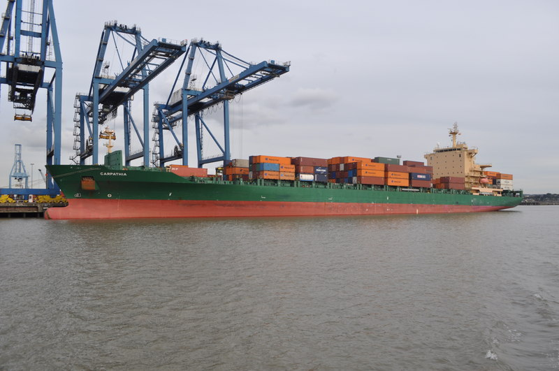 Файл:Carpathia Unloading at Tilbury docks - geograph.org.uk - 2091919.jpg