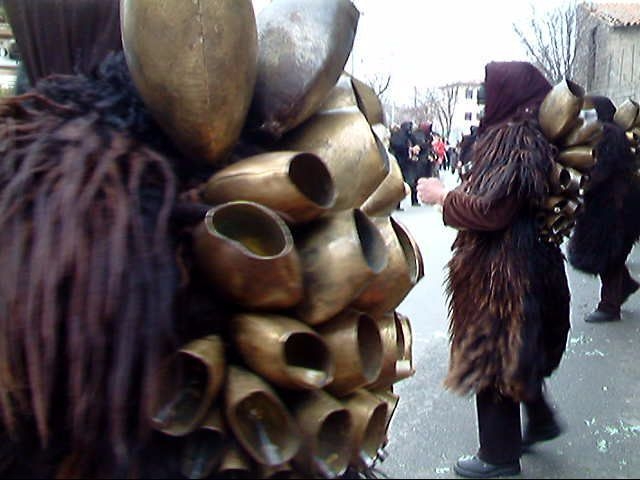 Файл:Mamuthones-FotoBallore.jpg