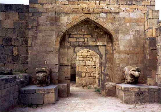 Файл:Derbent gate.jpg