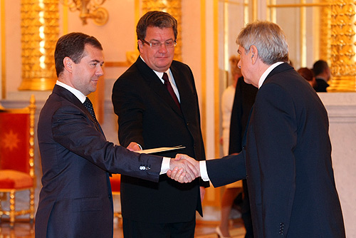 Файл:Dmitry Medvedev with Slobodan Backovic.jpg