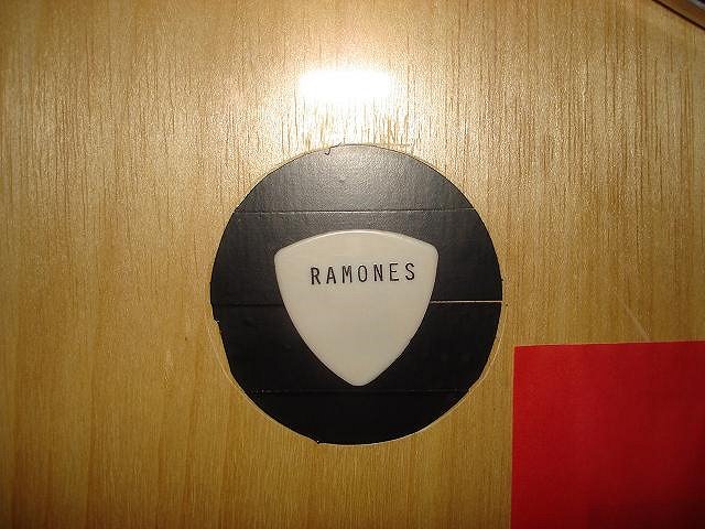 Файл:Johnny ramone palheta.jpg