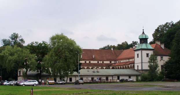 Файл:Sucha Beskidzka castle.jpg