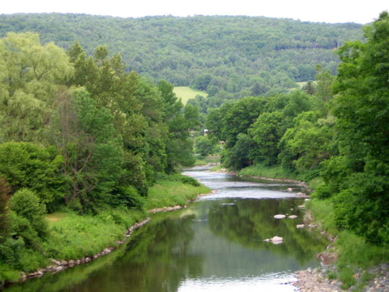 Файл:Quechee River.jpg