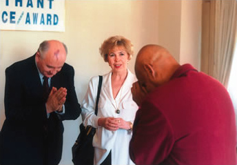 Файл:Sri Chinmoy President Gorbachev.jpg