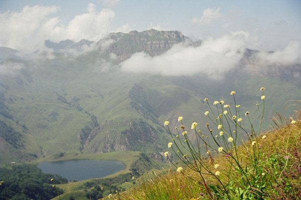Файл:Lake-Galanchoj 2005 CHECHENIA..jpg