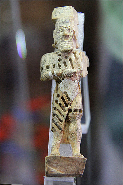 Файл:ZeviyehSoldierSculpture.jpg