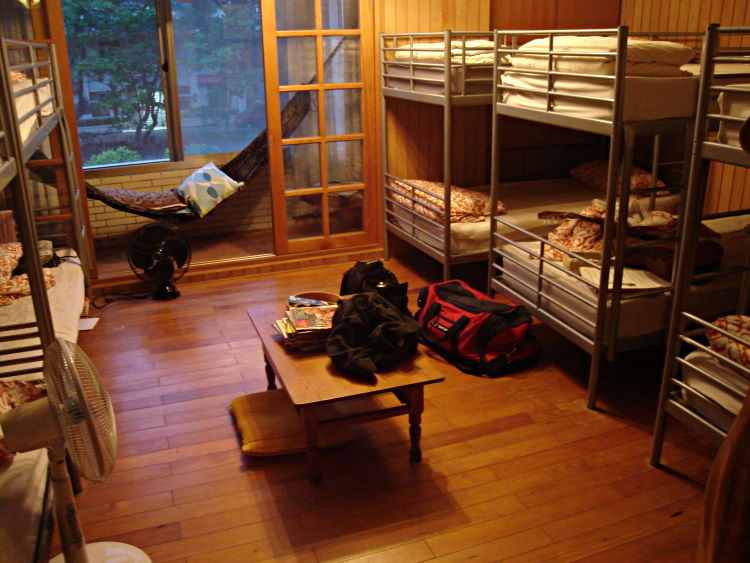 Файл:Hostel Dormitory.jpg
