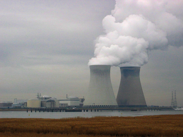 Файл:Kerncentrale Doel.jpg