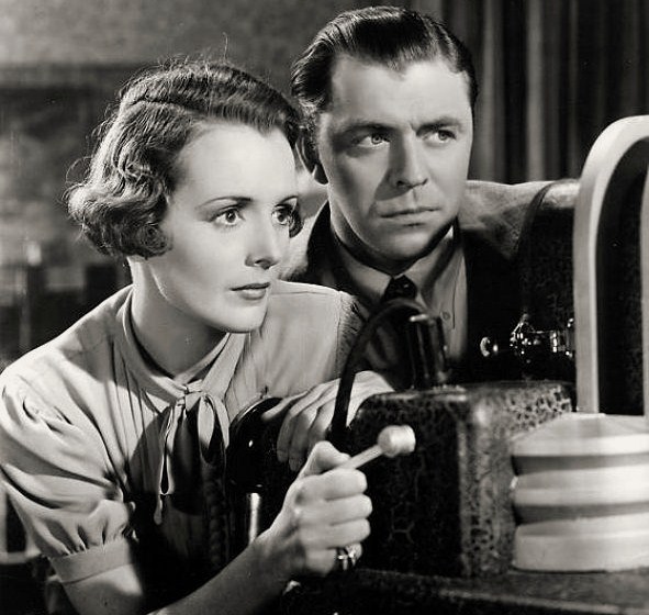 Файл:Mary Astor-Lyle Talbot in Trapped by Television.jpg