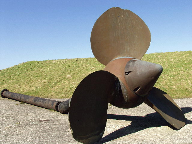 Файл:Propeller from HMS Hampshire - geograph.org.uk - 118937.jpg