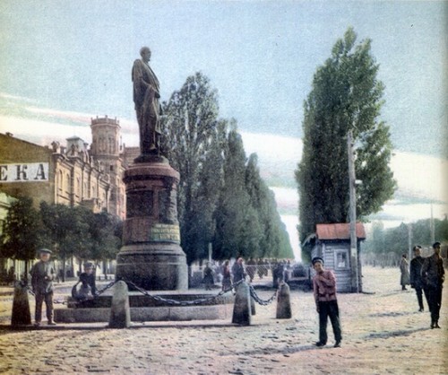 Файл:Bobrynskiy monument 01.jpg