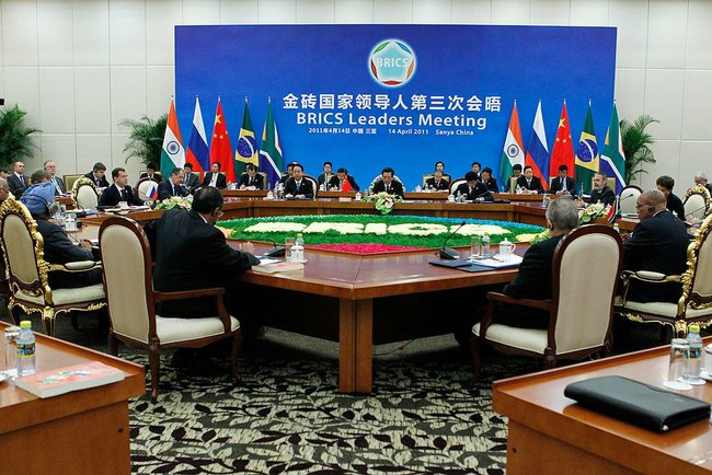 Файл:Dmitry Medvedev in China 14 April 2011-5.jpeg