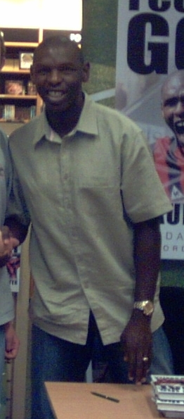Файл:ShaunGoater.jpg