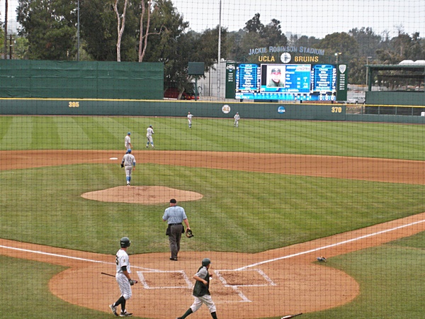 Файл:UCLA baseball 2013.jpg