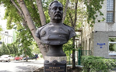 Файл:Pevcov-bust.jpg