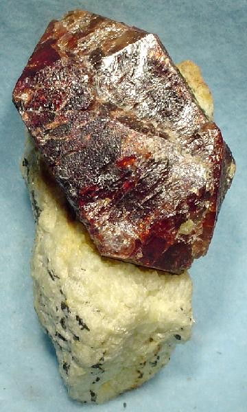 Файл:Zircon-114247.jpg