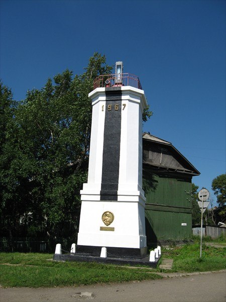 Файл:Памятник-маяк.jpg