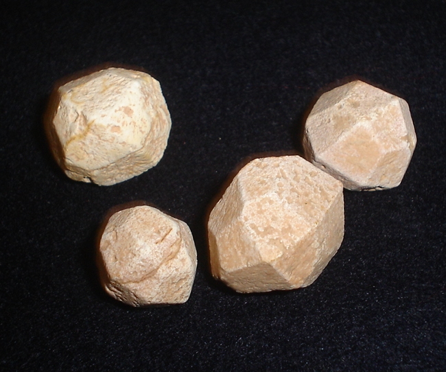 Файл:PseudoleucitaEZ.jpg