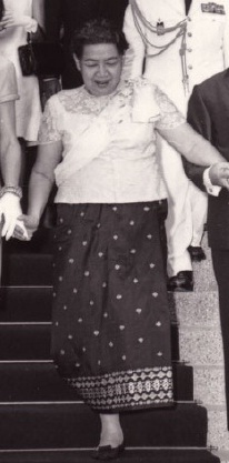 Файл:Queen Sisowath Kossamak (1967).jpg