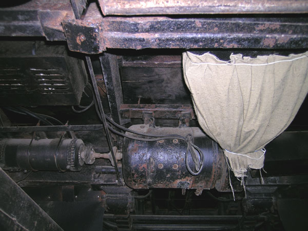 Файл:Ziu5 motor-generator.jpg