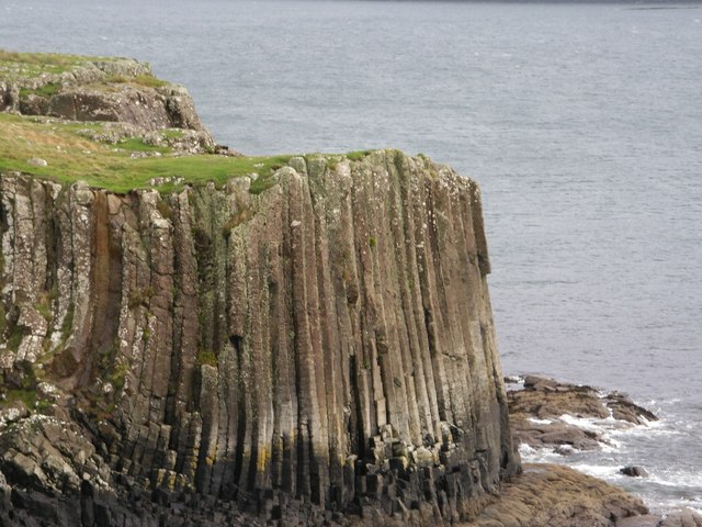 Файл:Basaltcliffsulva.jpg