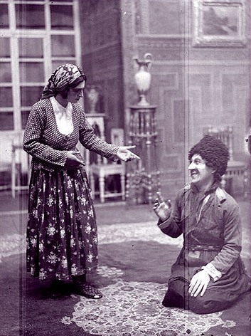 Файл:Arshin Mal Alan in Turkic workers' theatre (1928) 2.jpg