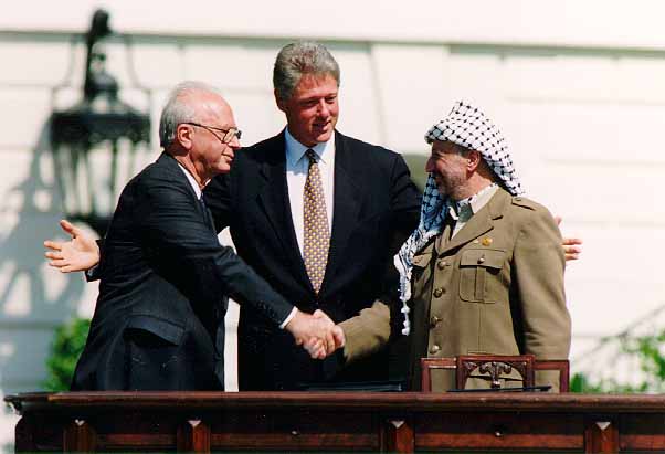 Файл:Bill Clinton, Yitzhak Rabin, Yasser Arafat at the White House 1993-09-13.jpg