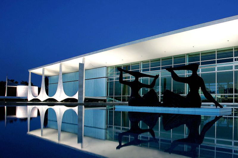 Файл:Palacio Alvorada commons.jpg