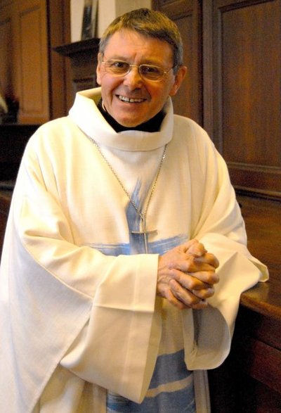 Файл:Mgr Gilbert Louis.jpg