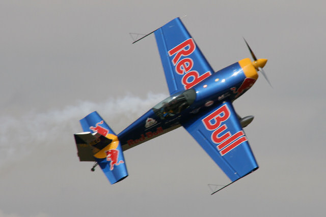 Файл:Extra 300S - Peter Besenyei.jpg