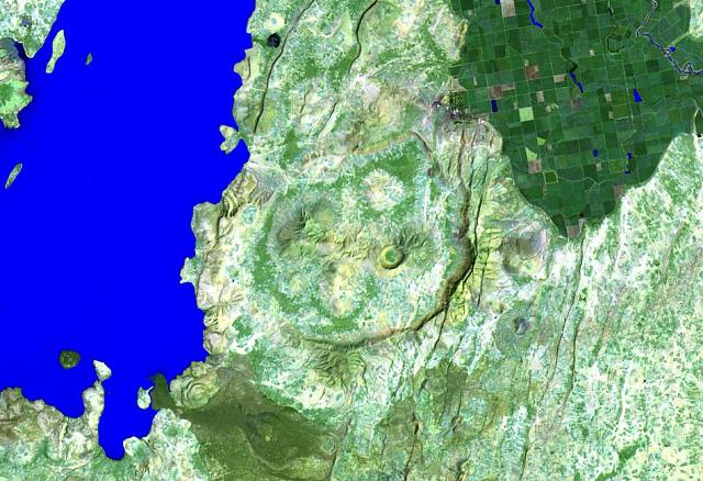 Файл:Gedamsa caldera.jpg