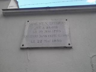 Файл:Augustin THIERRY - Plaque commémorative décès.jpg