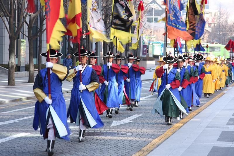 Файл:Korea-Seoul-Ceremony marching-01.jpg