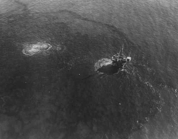 Файл:1969 Santa Barbara Oil Spill CA.jpg