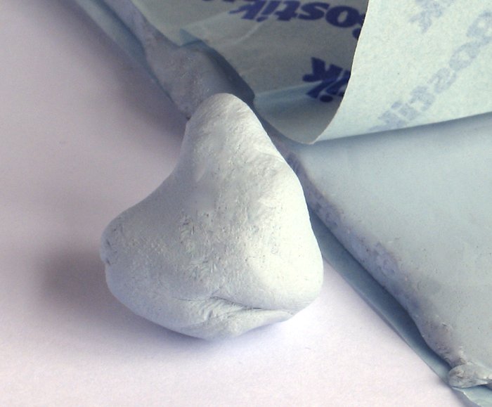 Файл:Actual blu tack.jpg